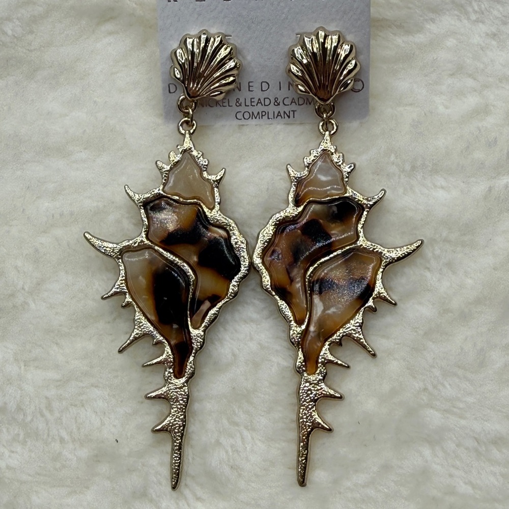 🚨3 for $15🚨 Redwood Shell Dangle Earrings
